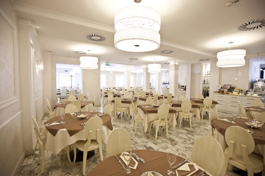 Hotel Aurora Rimini Kültér fotó