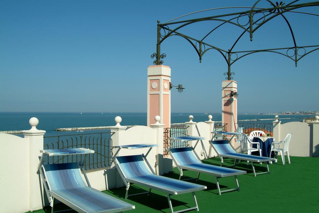 Hotel Aurora Rimini Kültér fotó