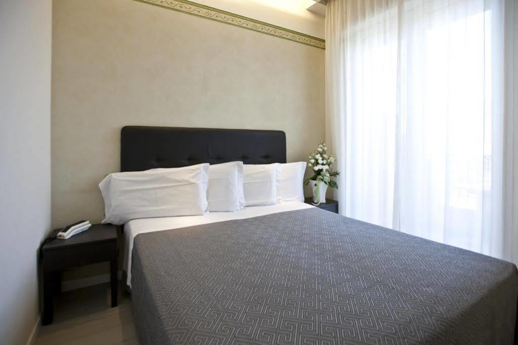 Hotel Aurora Rimini Kültér fotó